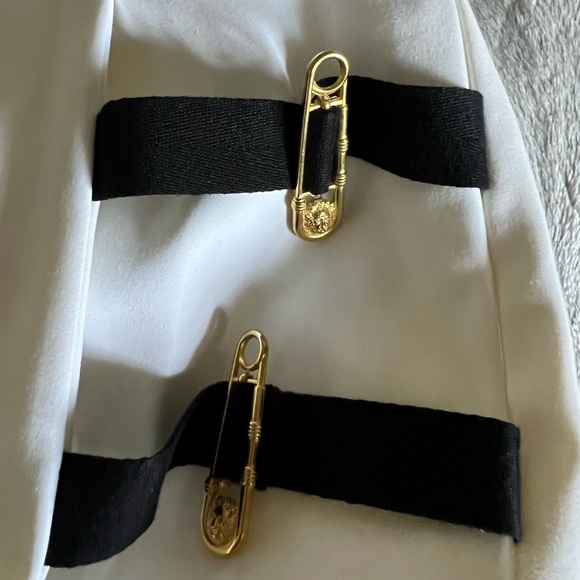 VERSUS VERSACE Striped Mini Skirt Size: S | US4, IT40 Medusa Safety Pin - Picture 10 of 10